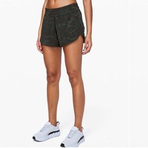 LULULEMON Incognito Camo Gator Green Tracker LR 4" Shorts Size 4